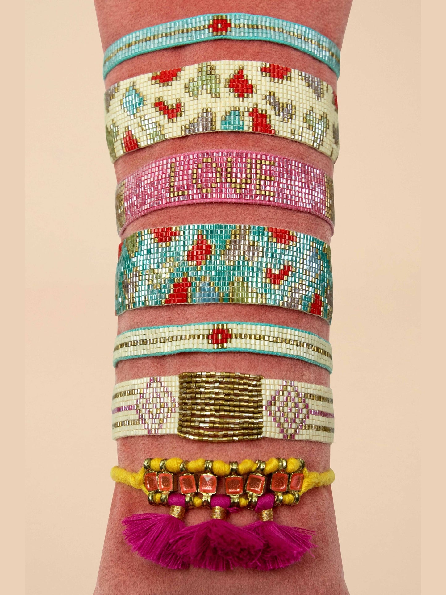Beaded Bracelet Medium - Pink Diamonds & Gold Bar