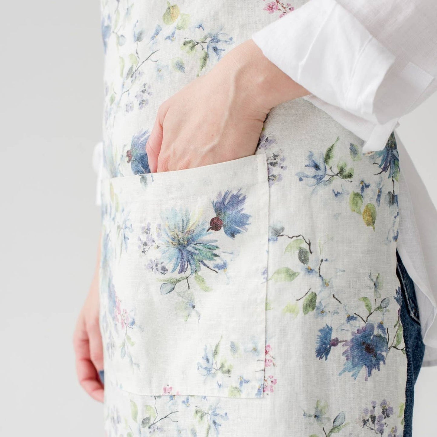 White Flowers Linen Daily Apron
