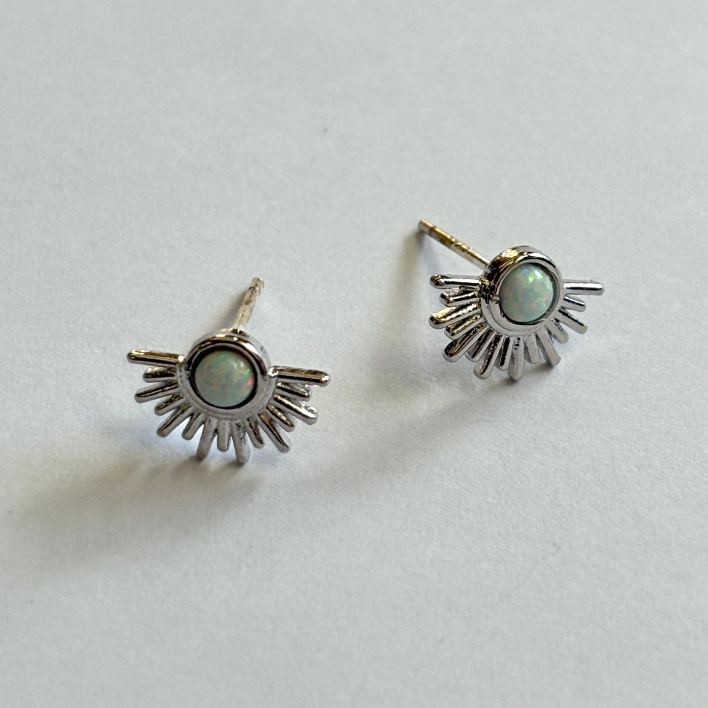 Para Stud Earrings