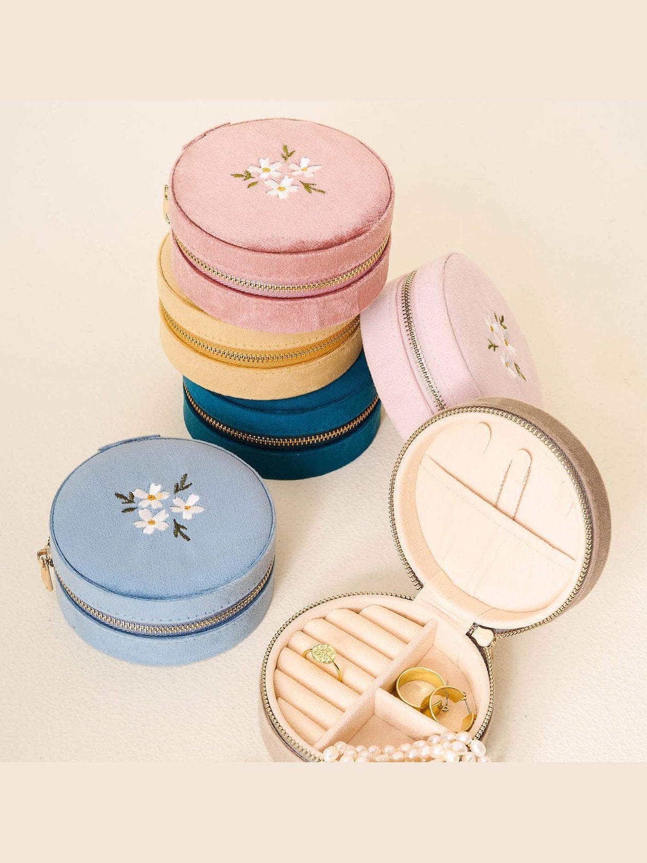 Round Velvet Jewelry Case