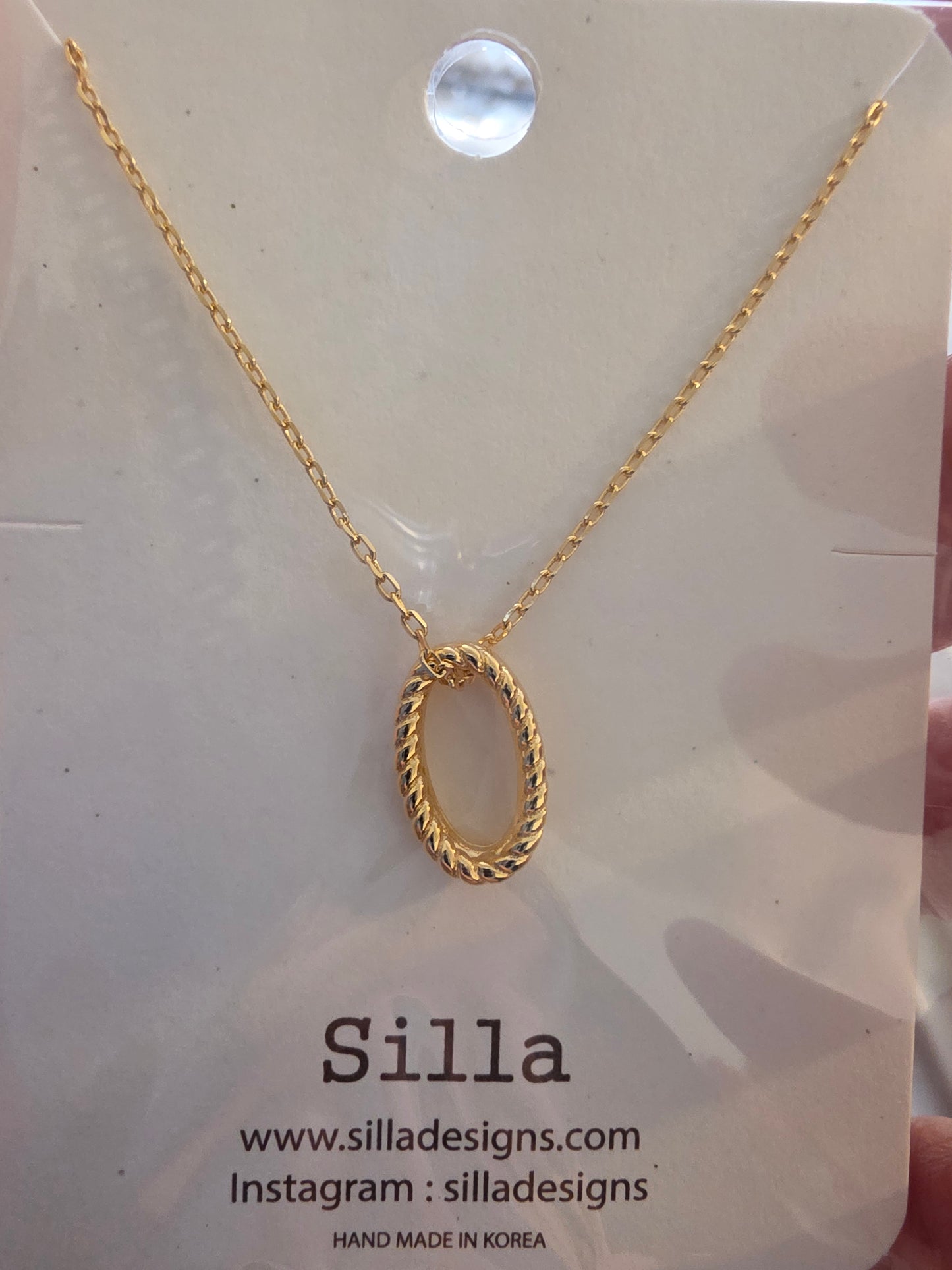Classy Oval Necklace