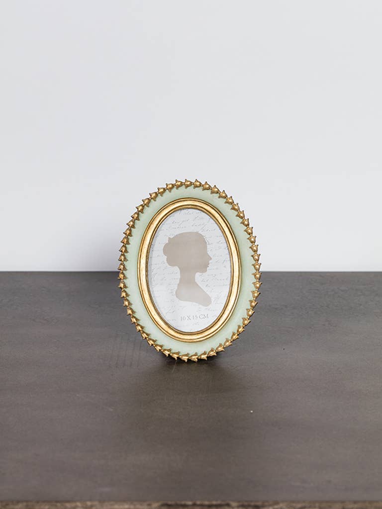 Oval frame with golden tulips 10x15