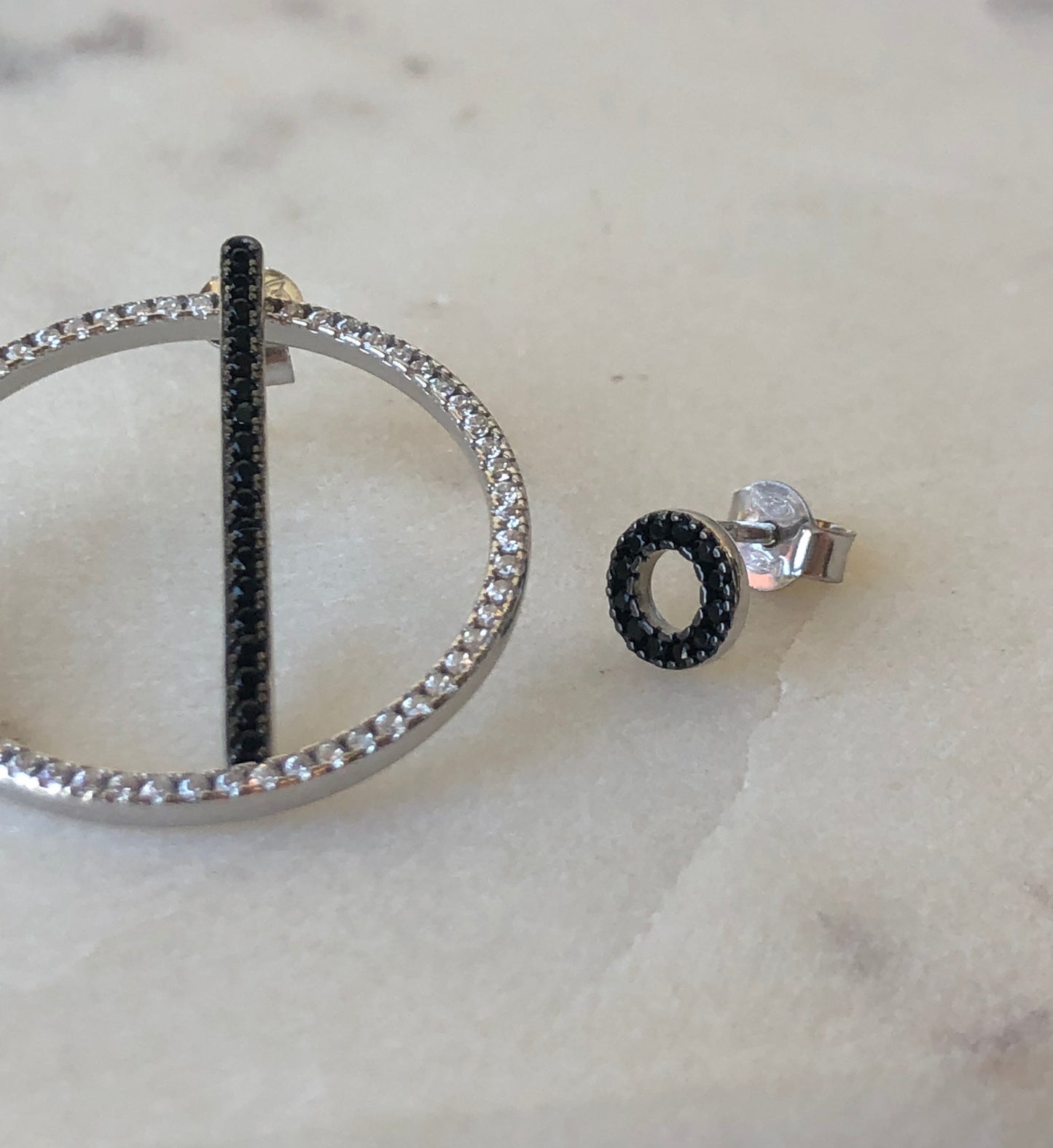 Kurshuni Mismatch Black & Silver Earring Set