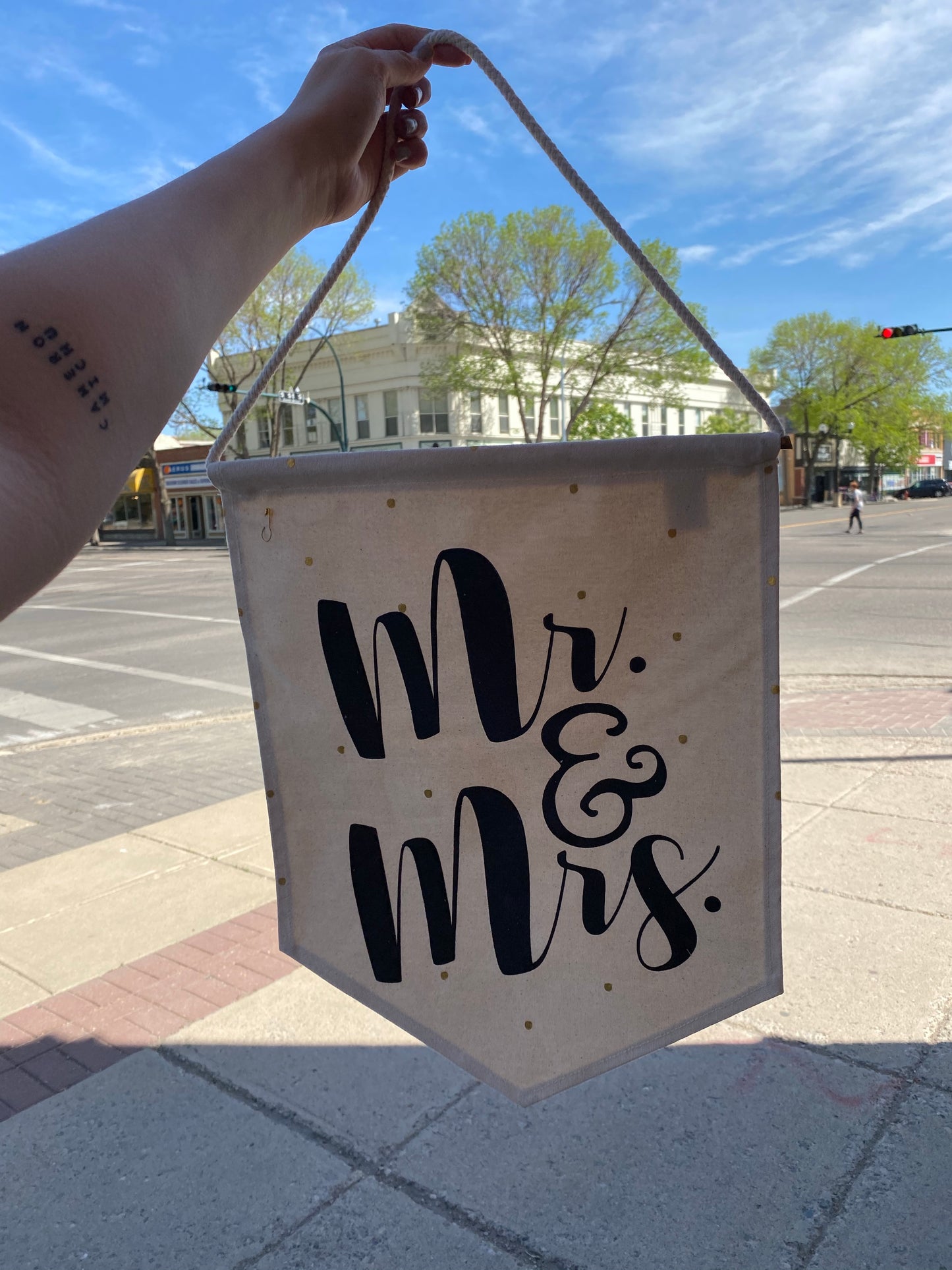 Mr. & Mrs. Wedding Hanging Sign