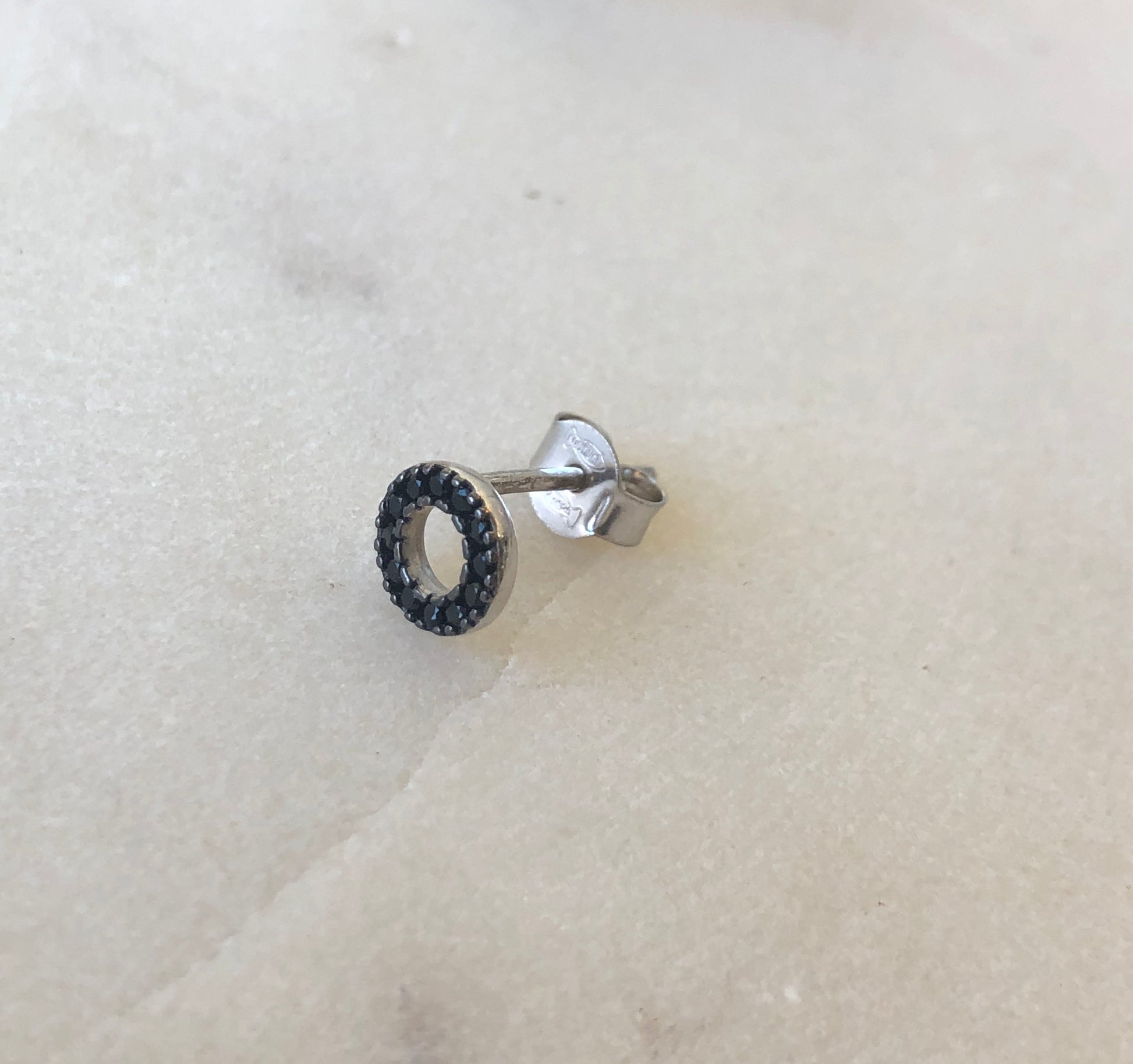 Kurshuni Mismatch Black & Silver Earring Set