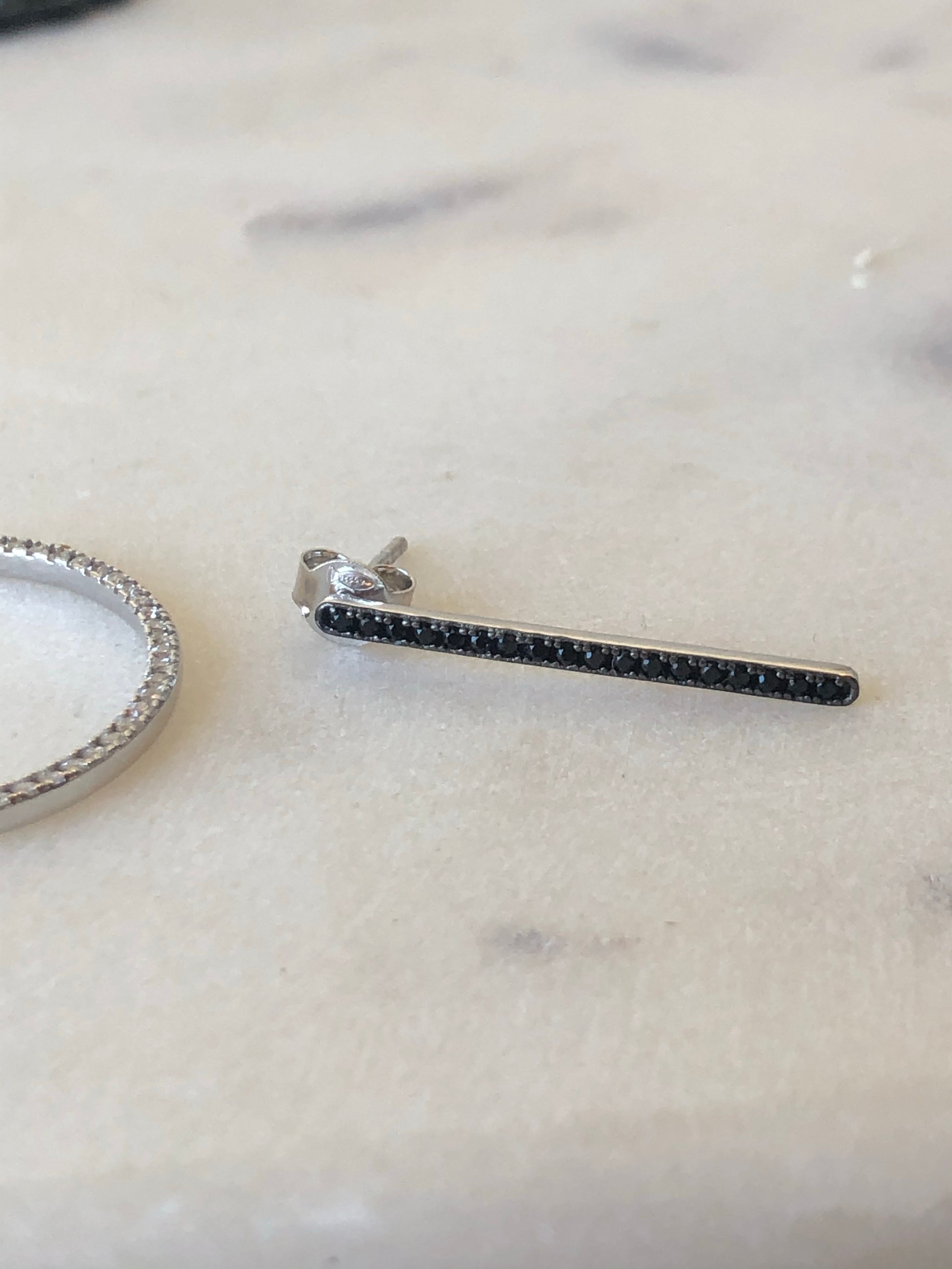 Kurshuni Mismatch Black & Silver Earring Set