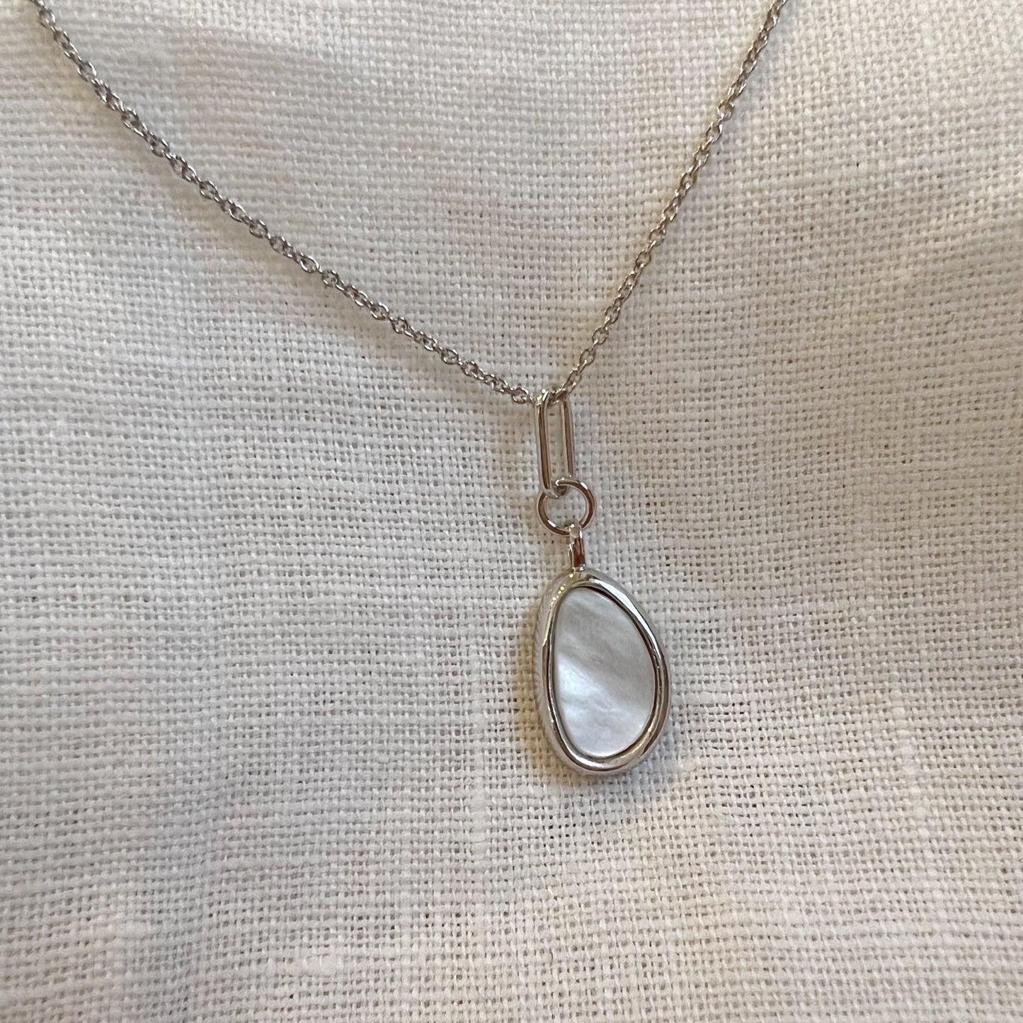 Beverly Hills White Nacre Necklace