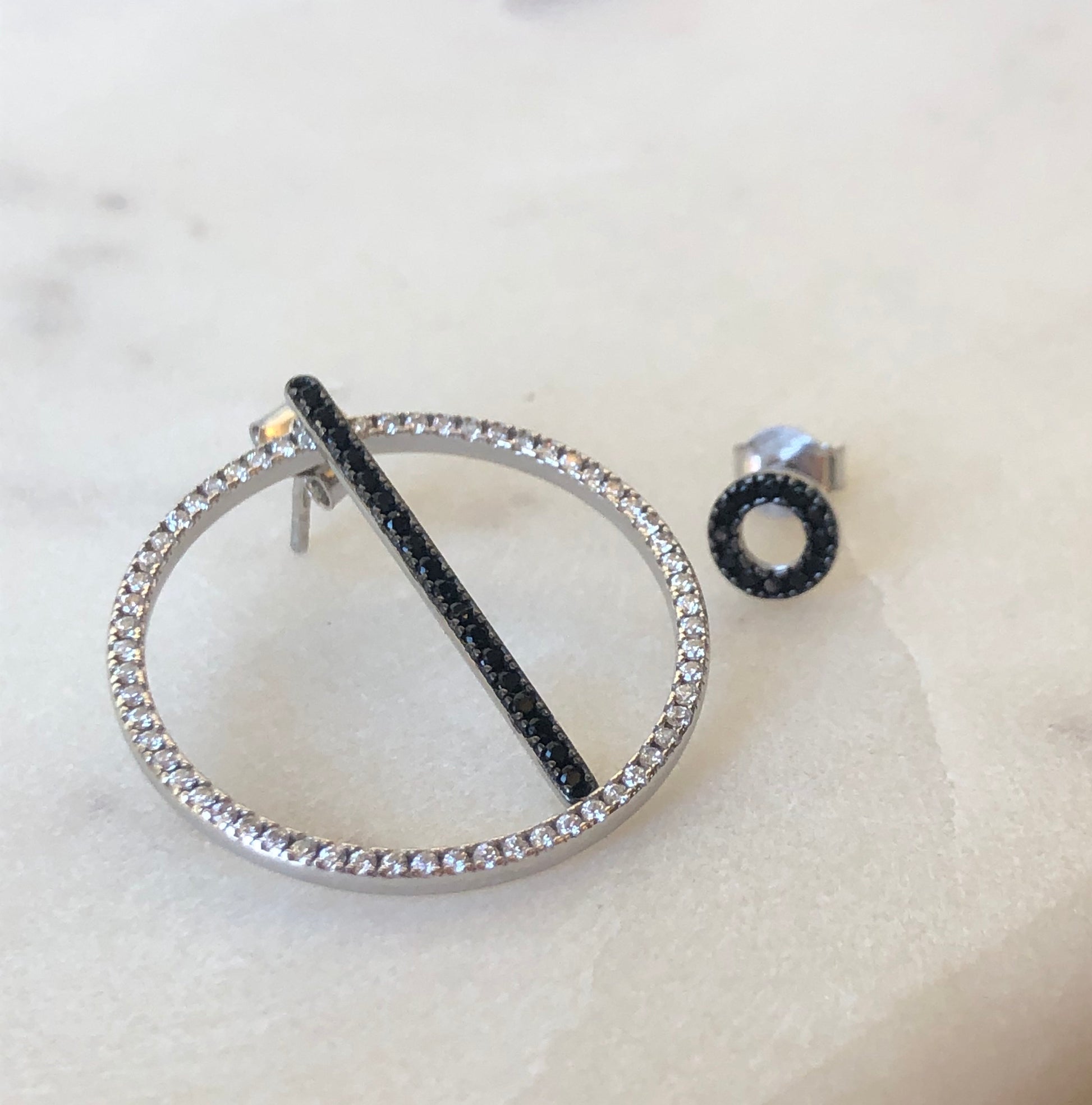 Kurshuni Mismatch Black & Silver Earring Set