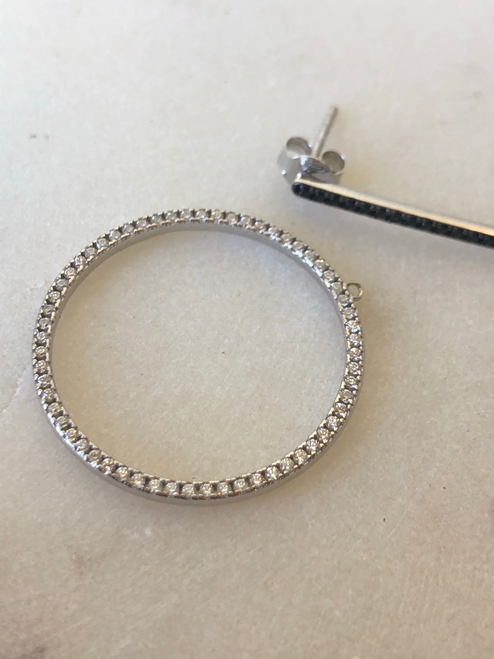 Kurshuni Mismatch Black & Silver Earring Set