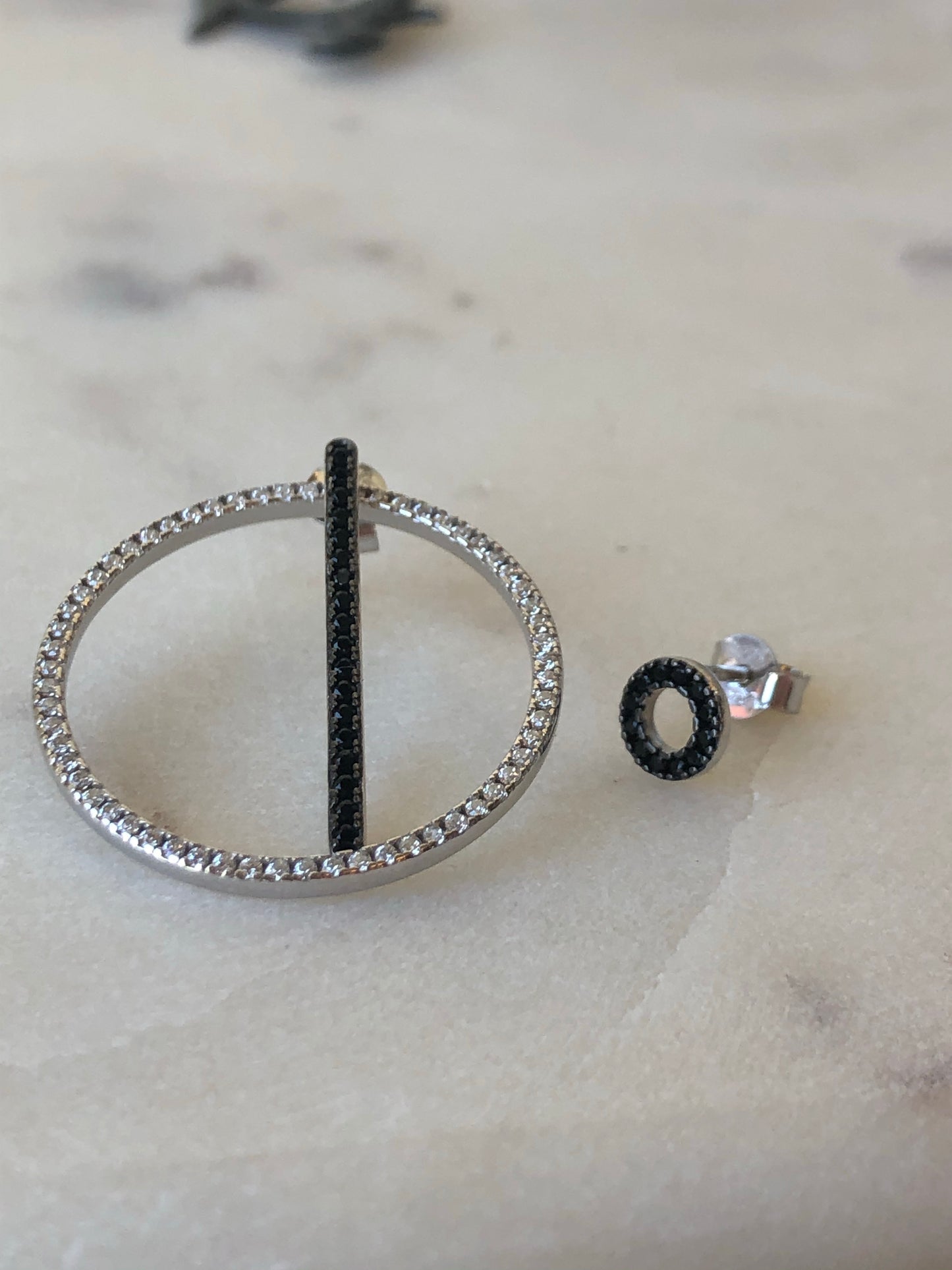 Kurshuni Mismatch Black & Silver Earring Set