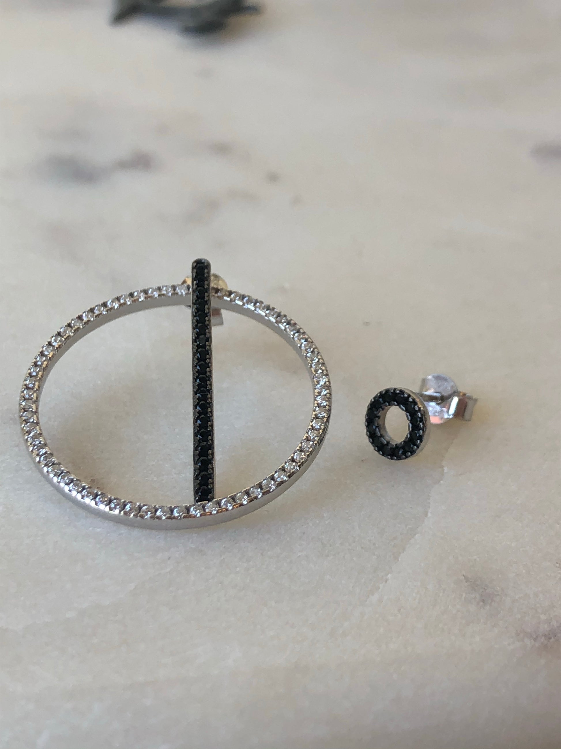 Kurshuni Mismatch Black & Silver Earring Set