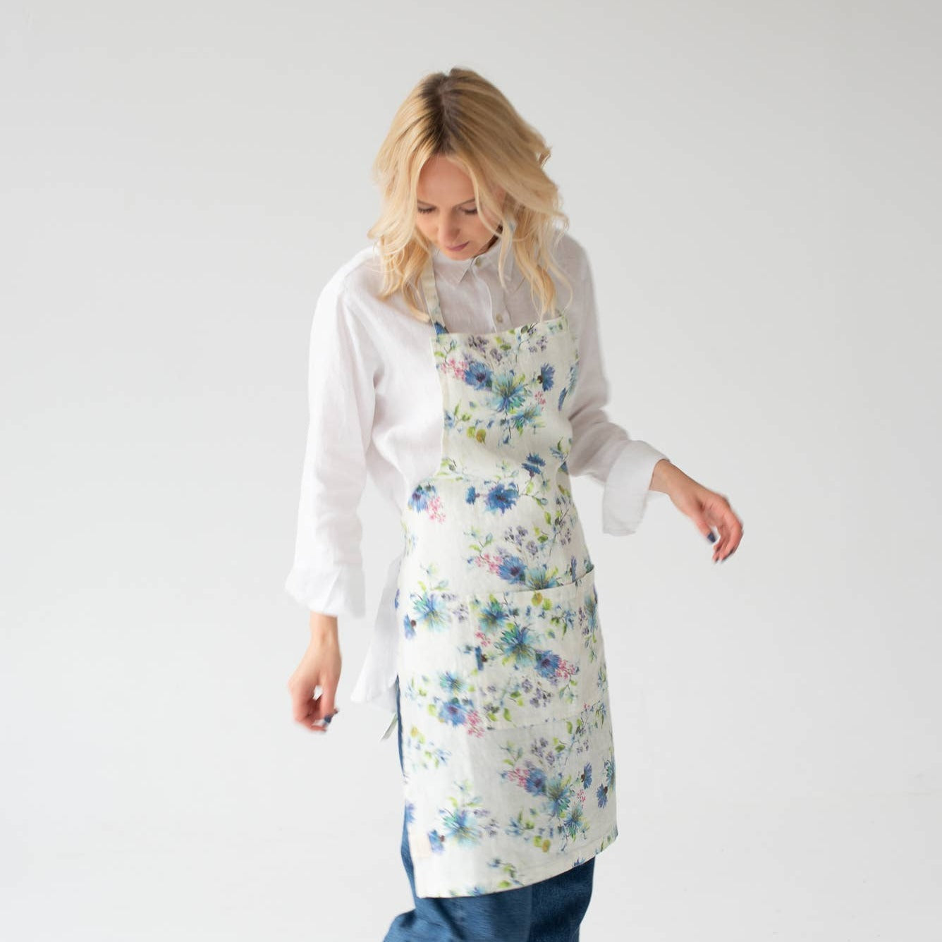 White Flowers Linen Daily Apron