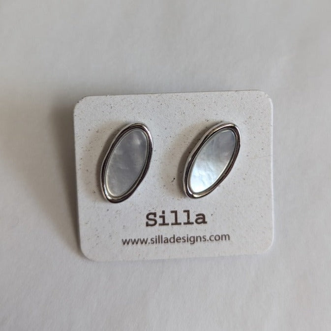 Sodam Mother of Pearl Stud Earrings