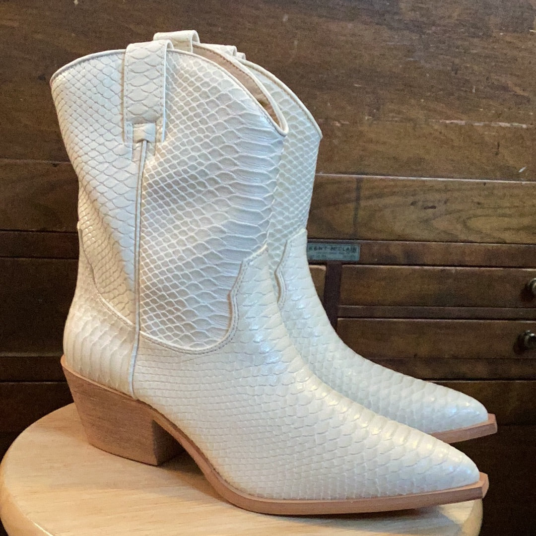 Karli Cowboy Boots Ivory
