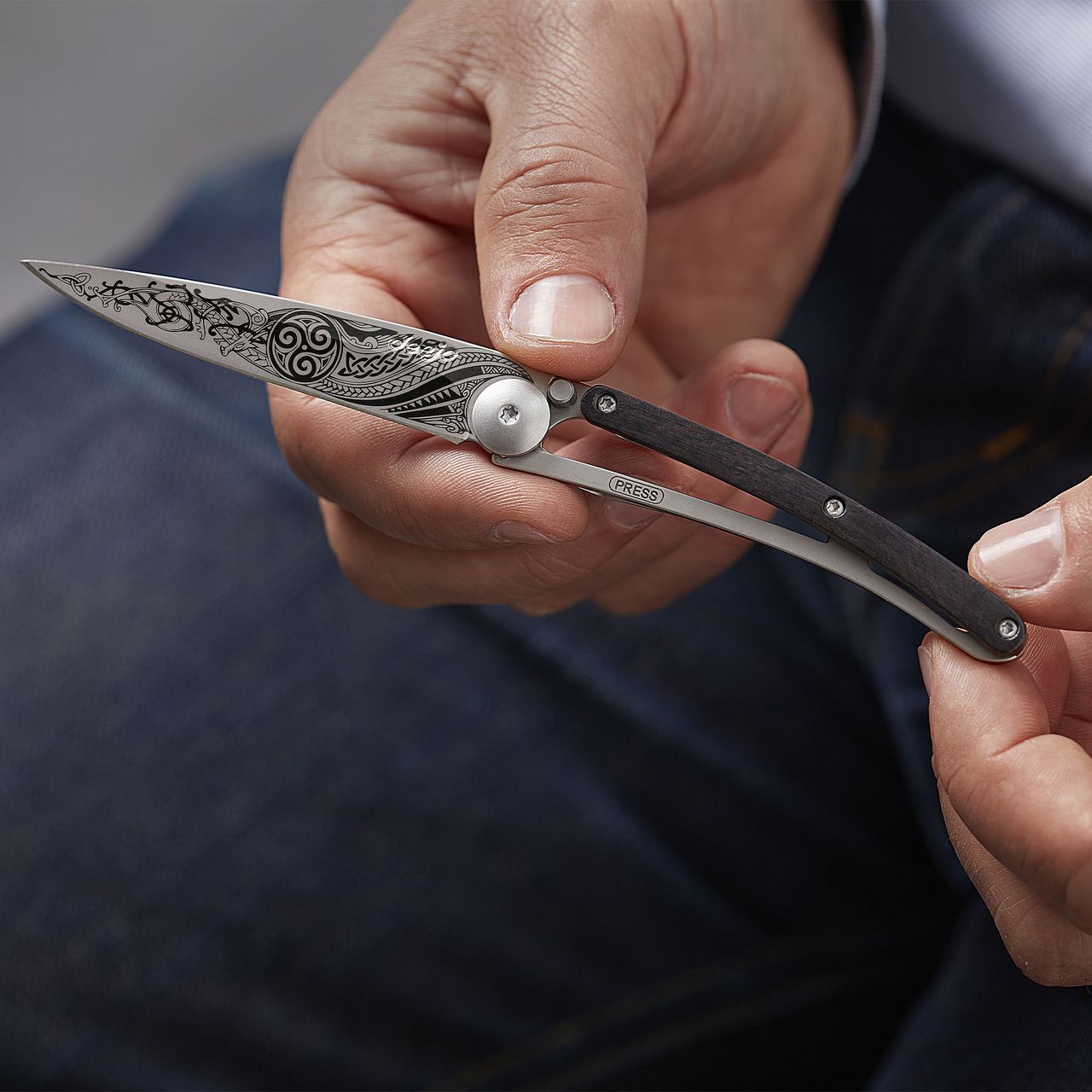 Deejo 27g Ebony wood / Celtic