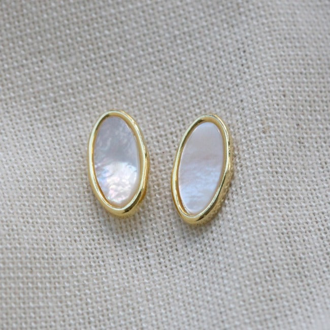 Sodam Mother of Pearl stud Earring