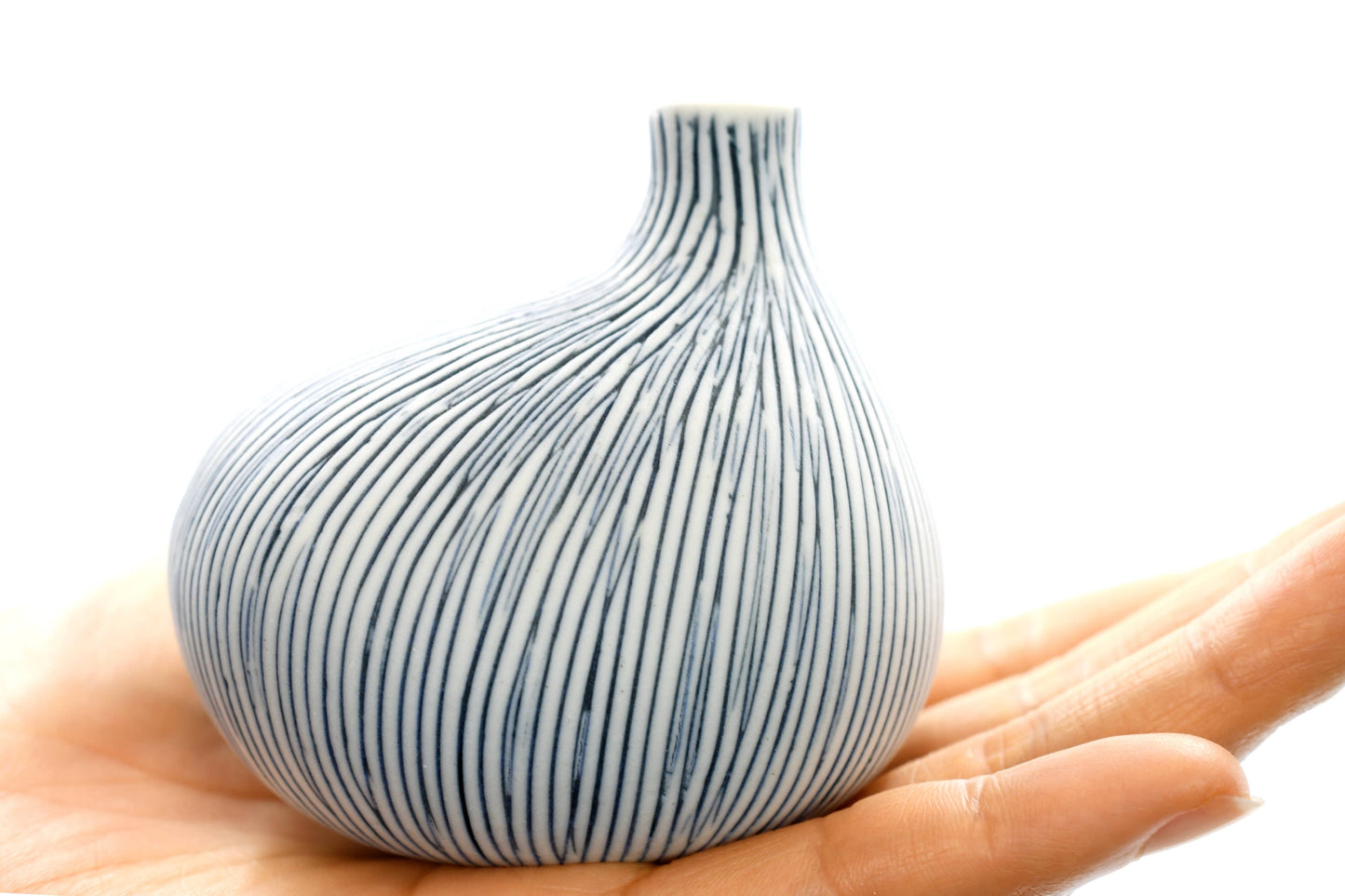 Omo Mini Handcrafted Porcelain Bud Vase