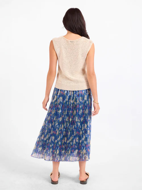 Warm Gesture Sweater Vest