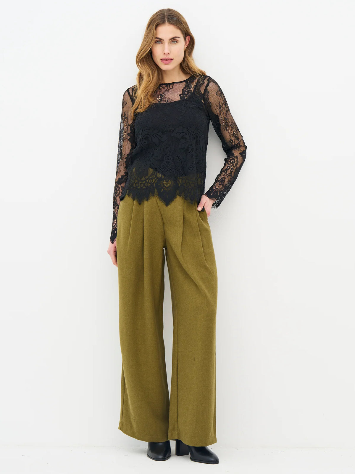 CHARLOTTE Lace top