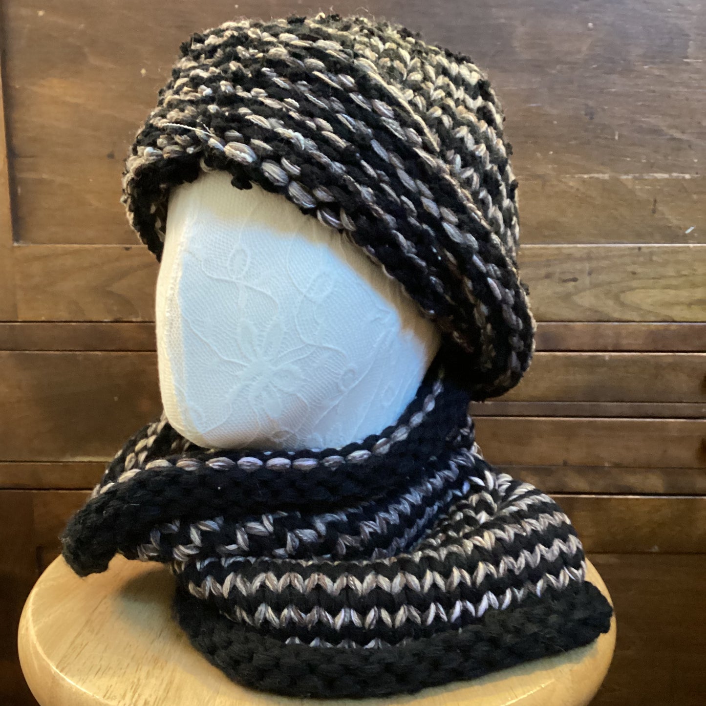 Two-Tone Knit Hat / Cowl