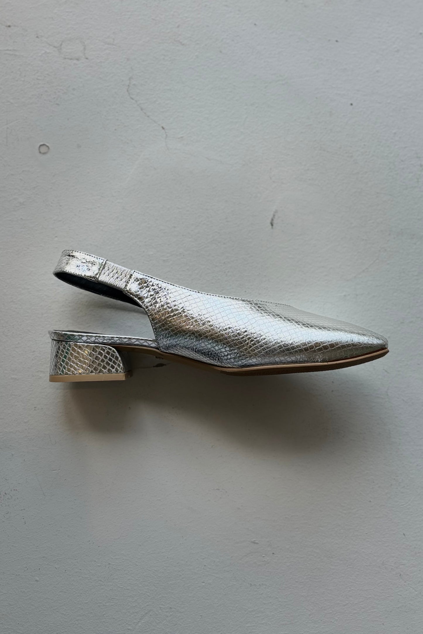 THE HALLE Slingback Flats | Silver