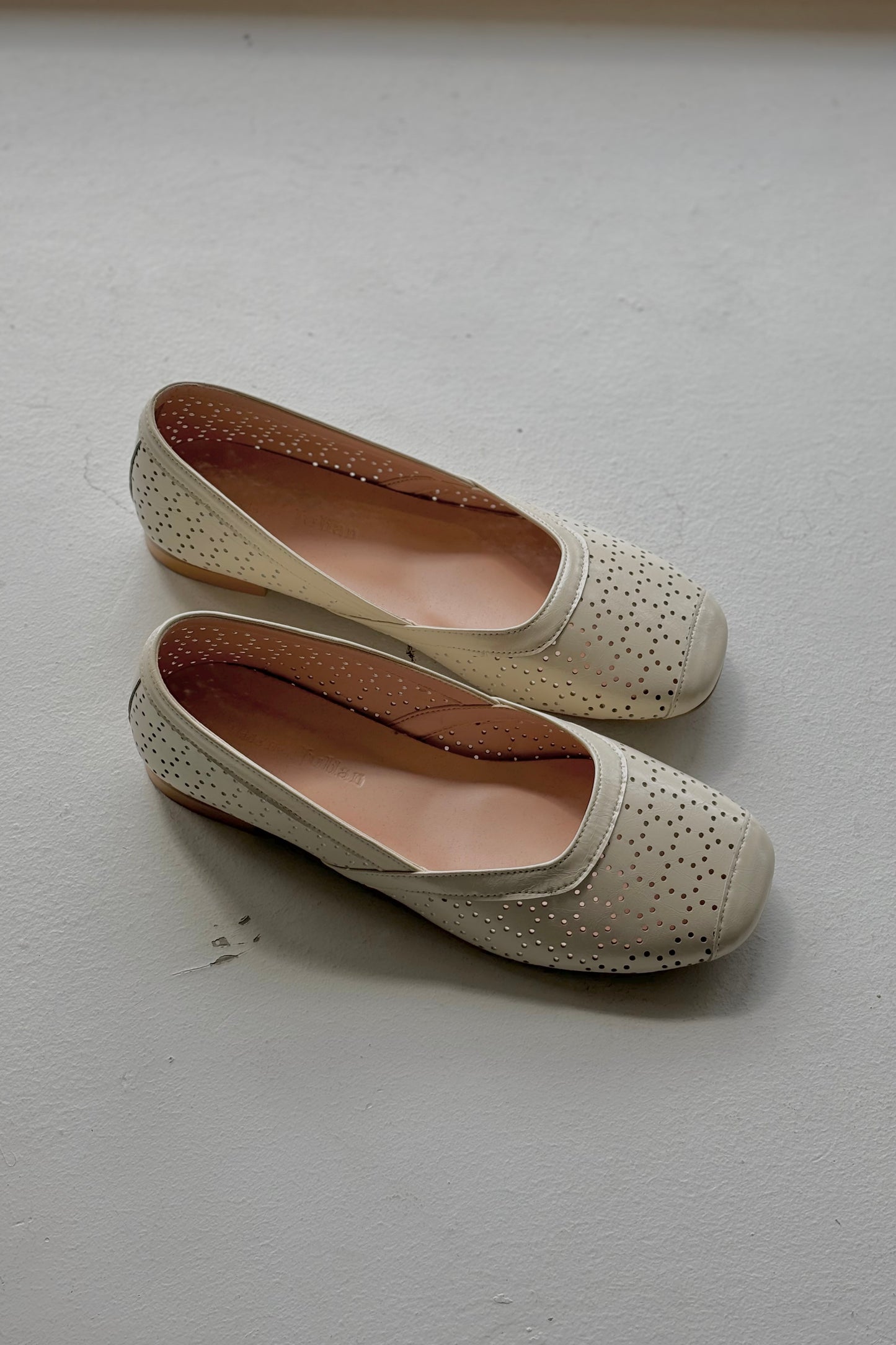 THE JULES Hole-Punched Ballet Flats | Beige