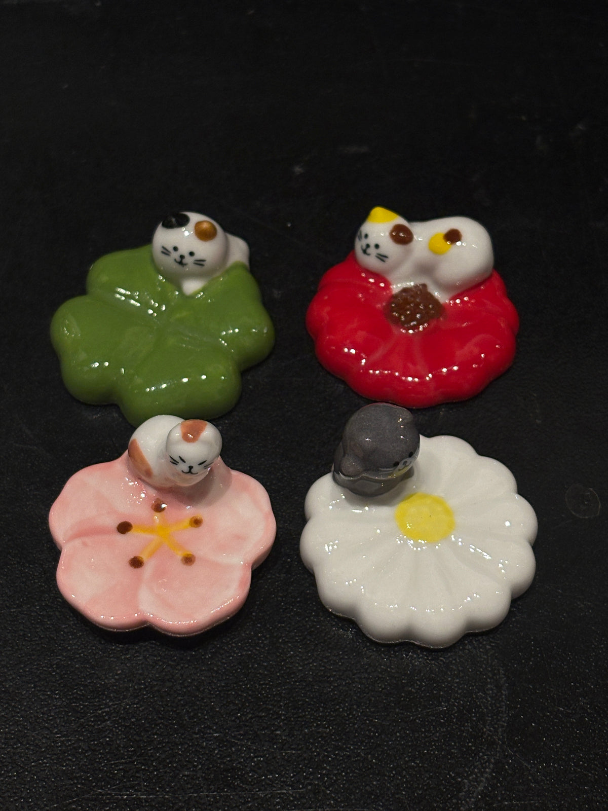 Cat Flower Chopstick Rest