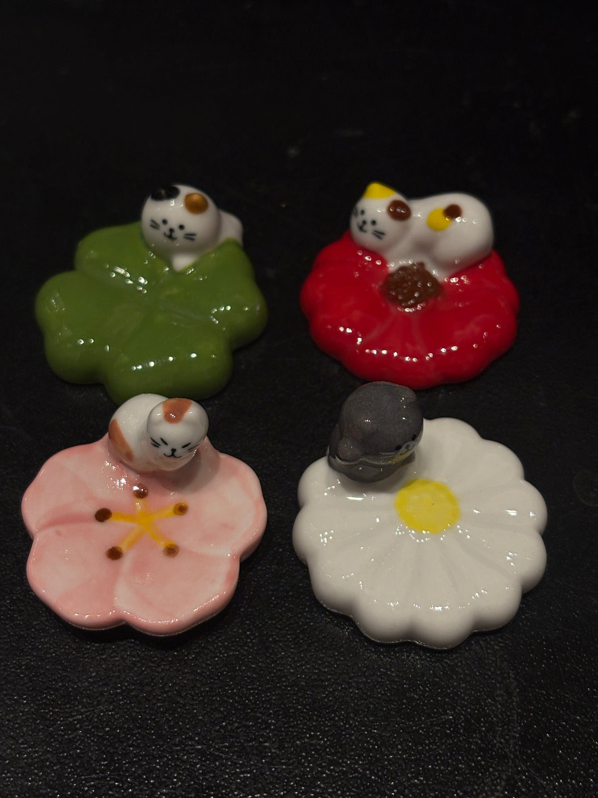 Cat Flower Chopstick Rest
