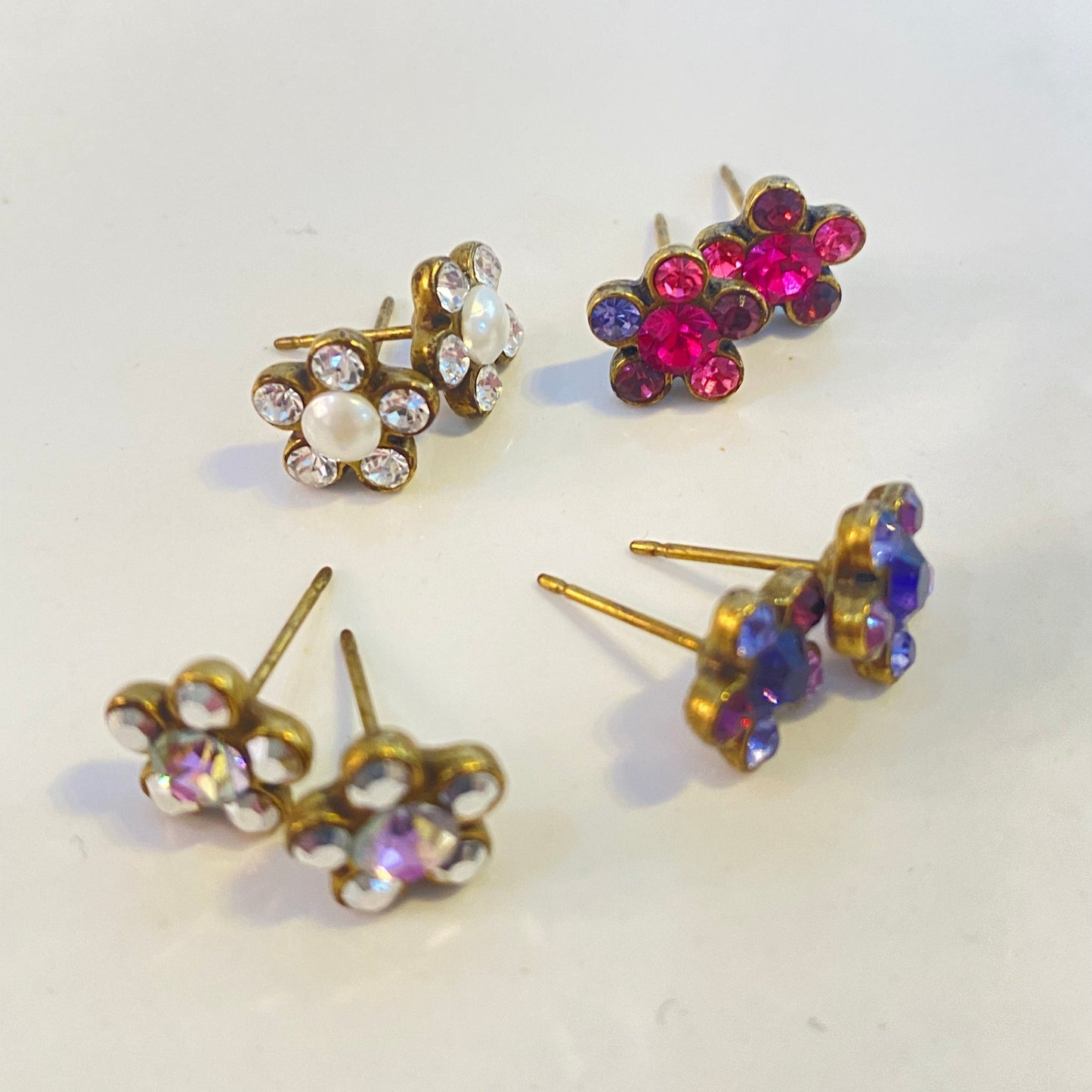 Medium Flower Stud Earrings With Jewel