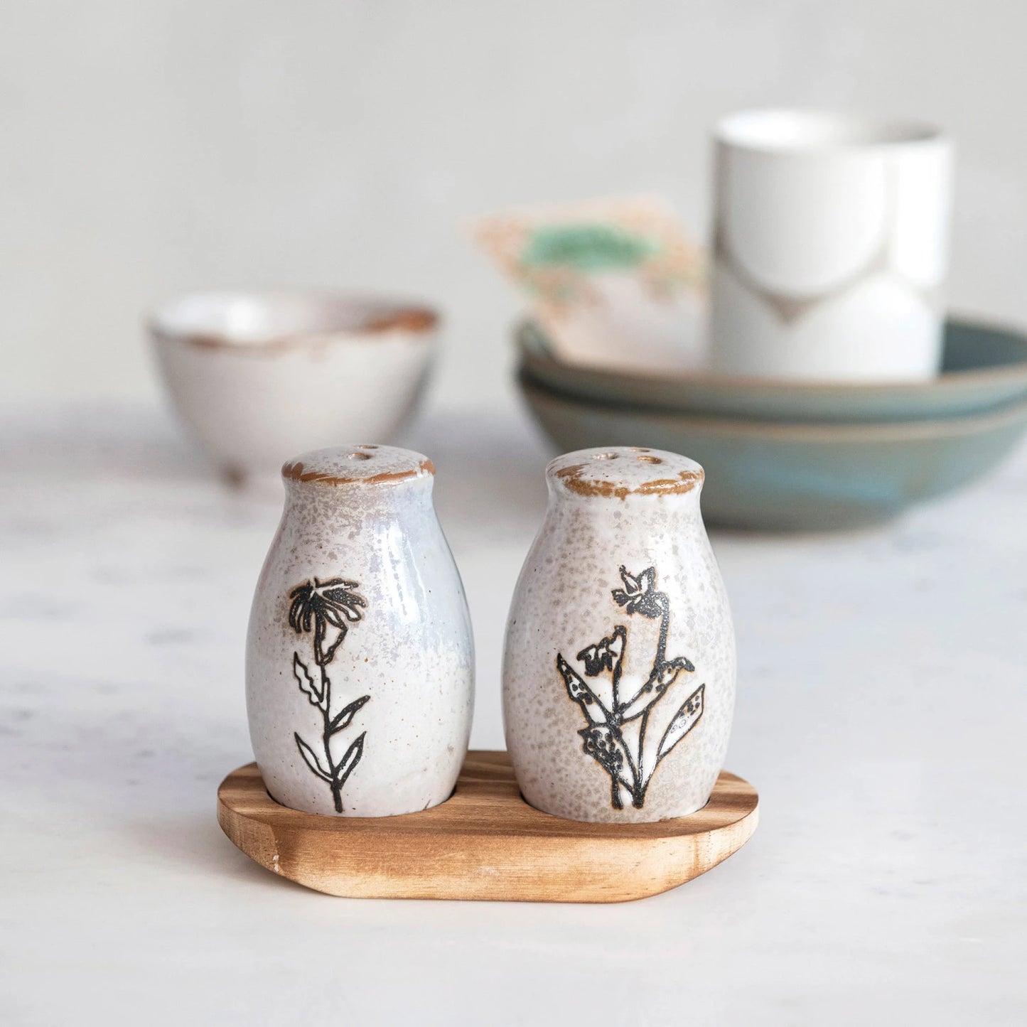Flora Stoneware Salt & Pepper Shakers with Tray