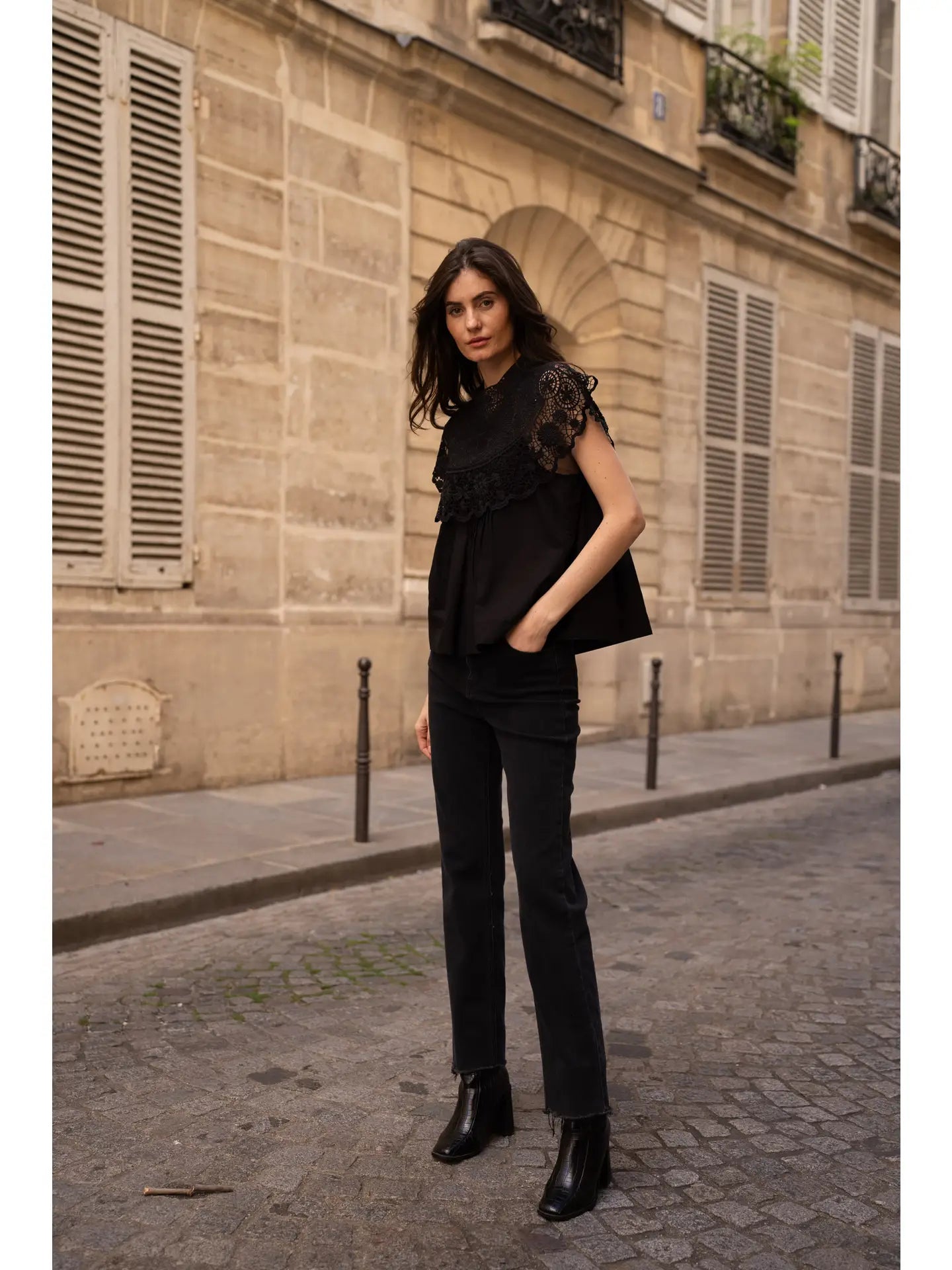 Victoria Top In Cotton With Lace Collar - Black