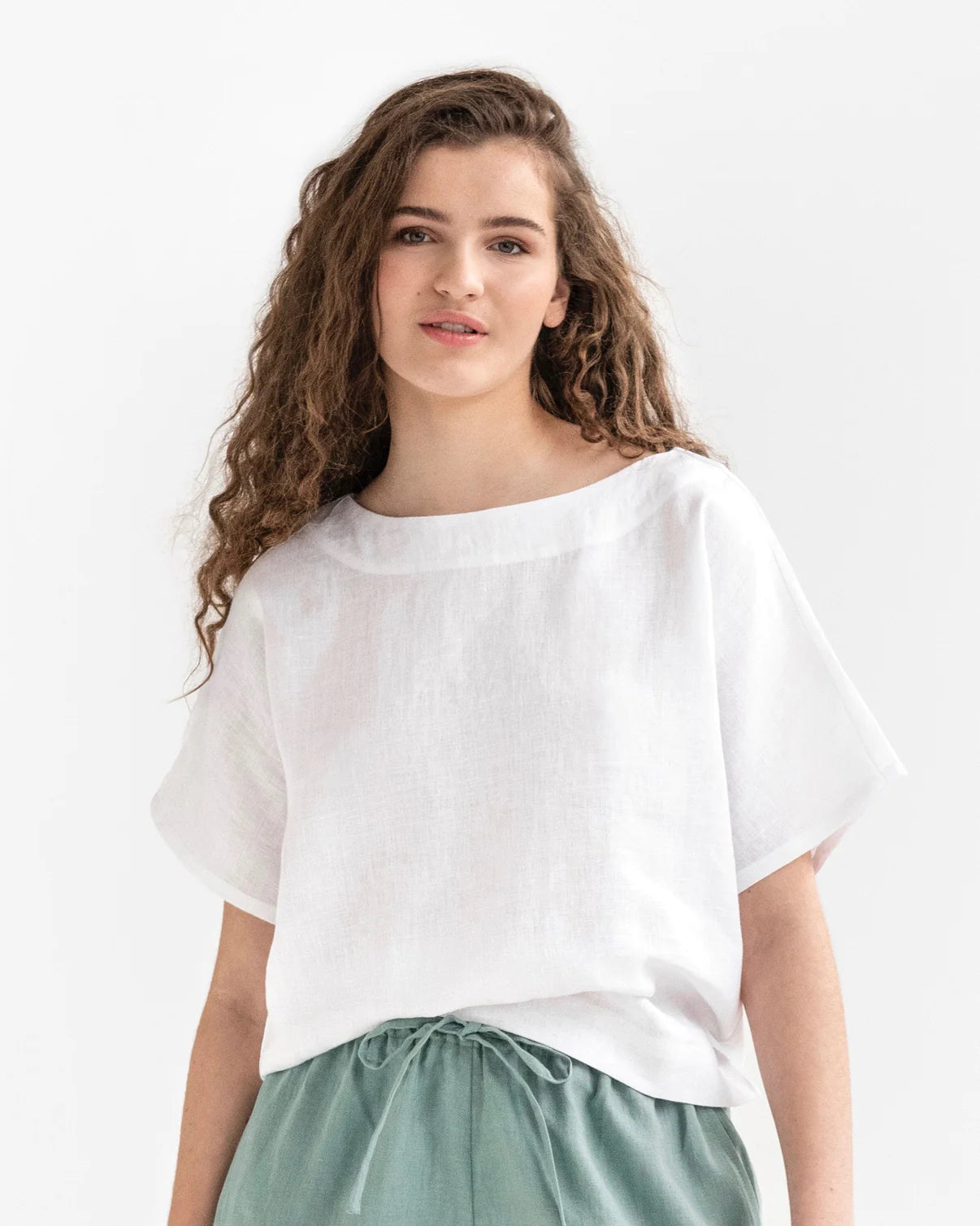 Loose-Fit Linen Top Midway