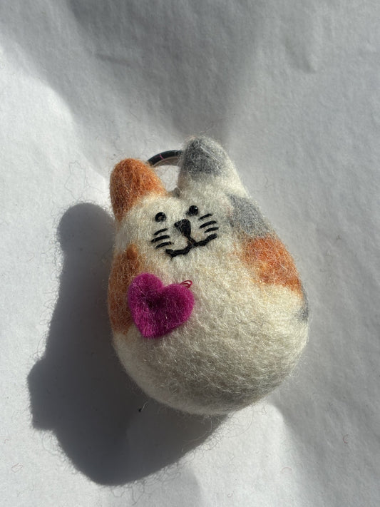 Felt Keychain | Cat w/ Pink Heart