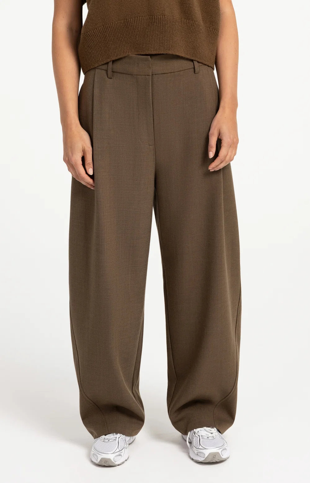 Woven barrel-leg trousers with pleat detail