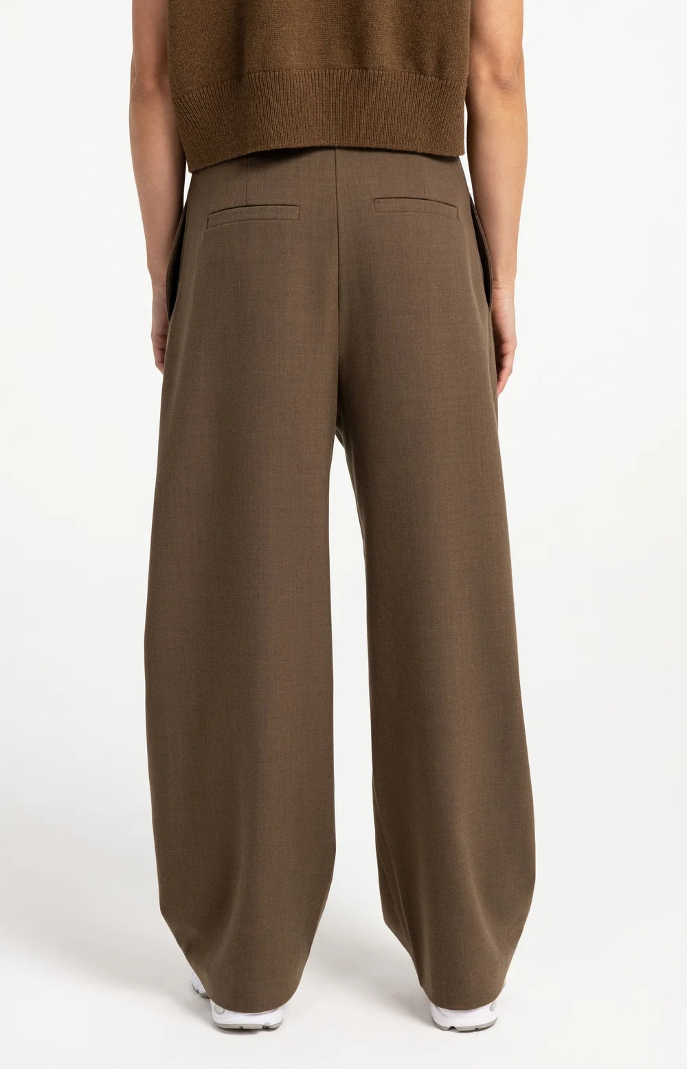 Woven barrel-leg trousers with pleat detail