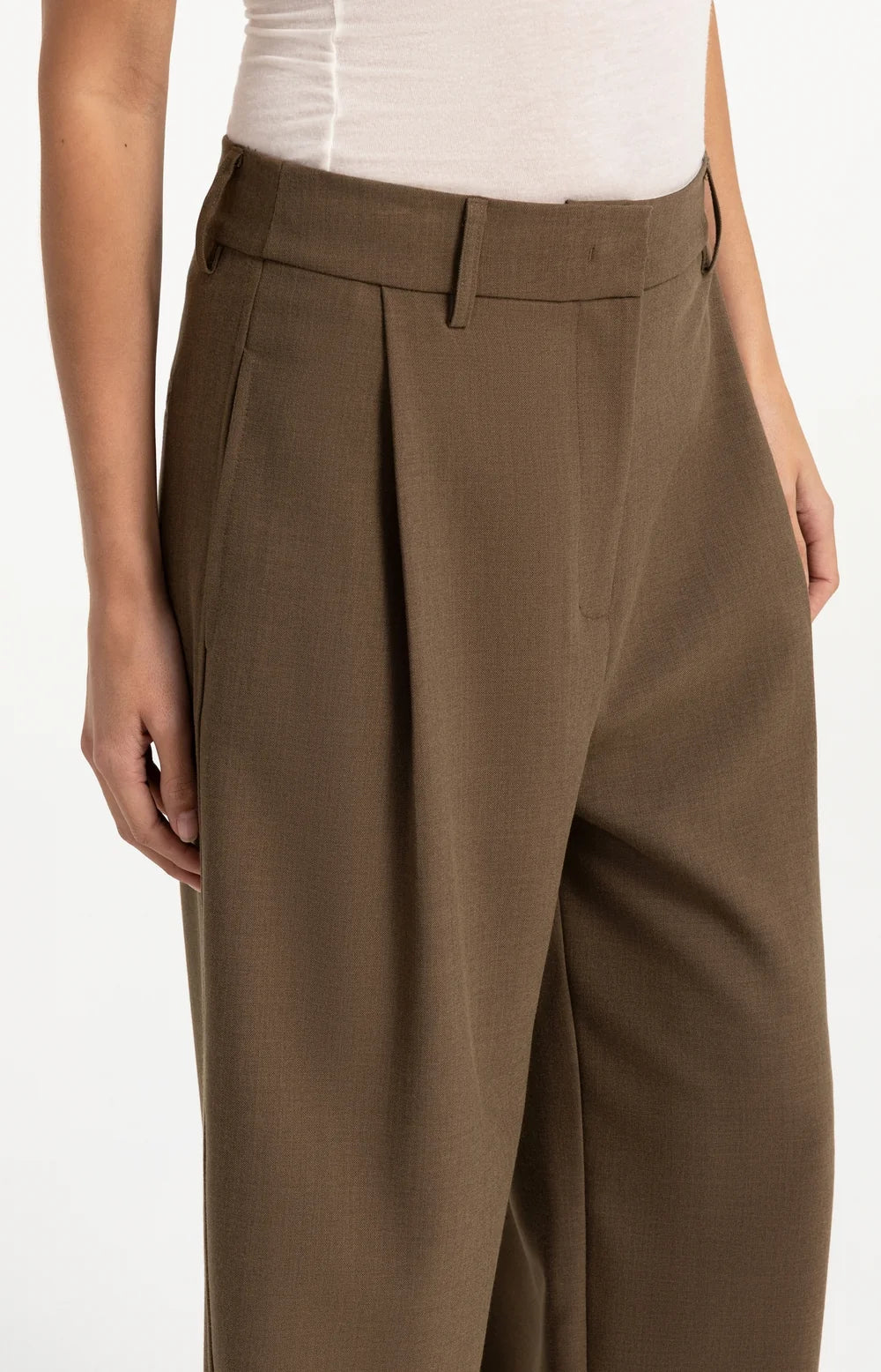 Woven barrel-leg trousers with pleat detail