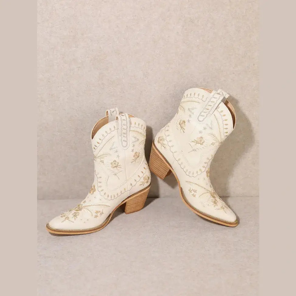 Corral top boots white